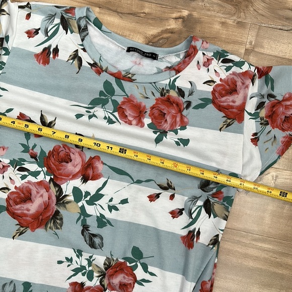 Cute Floral Top - Picture 4 of 6